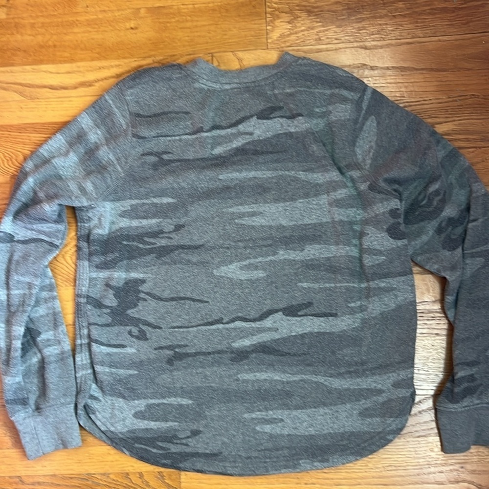 Z Supply soft grey camo sweatshirt szM - Picture 4 of 5